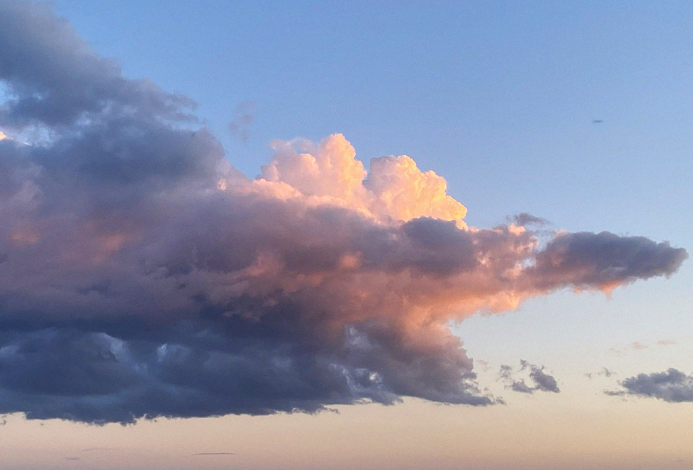 barokowe chmury na niebie